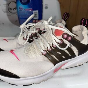 Nike Women's White and Pink Athletic Sneakers